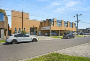 Melbourne commercial building for sale in Airport West. Front view of 17 – 19 King Street, Airport West, Melbourne, VIC 3042. Contact CPN Commercial Group to arrange an inspection. 