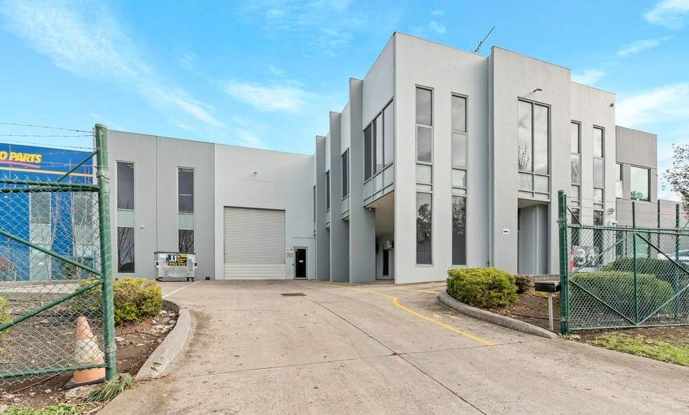 For sale - 34 Lillee Crescent Tullamarine. Office and warehouse in Tullamarine for sale.